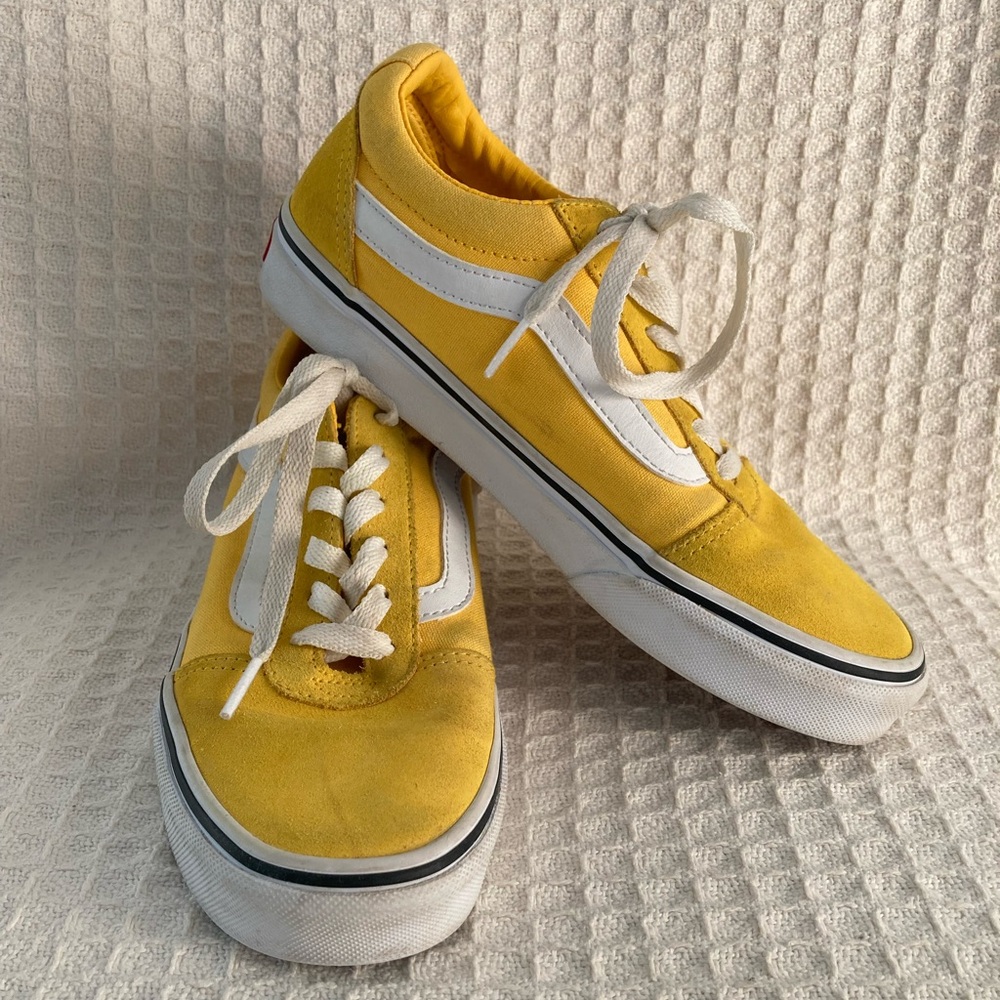 Vans Off The Wall Yellow and White Suede And Canvas Sneakers Size Women 6.5
